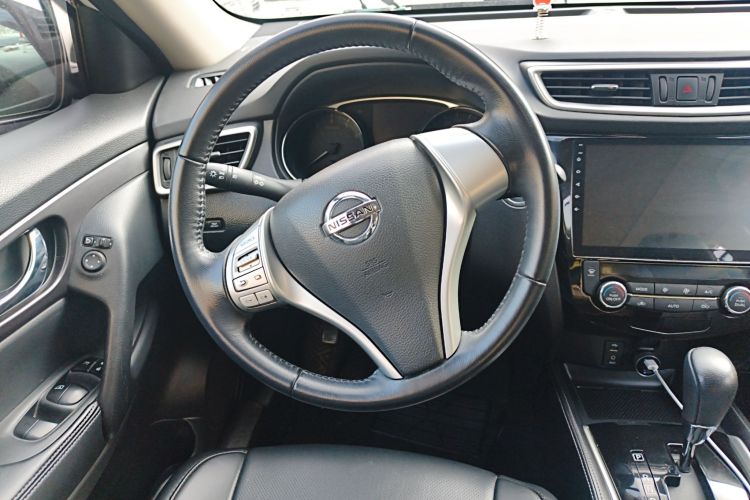 日产 奇骏 2014款 2.0L CVT舒适版 2WD中控内饰13