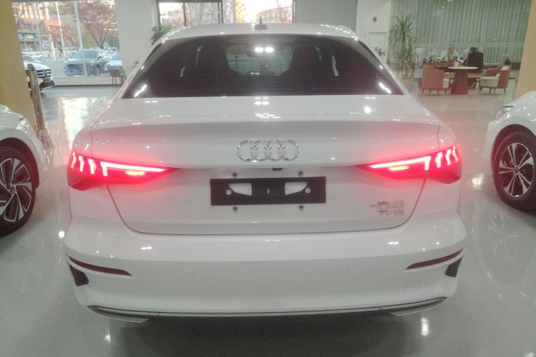 奥迪A3 2021款 A3L Limousine 35 TFSI 时尚致雅型车身外观6