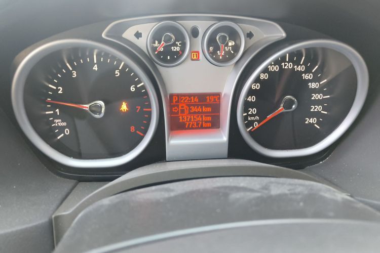 福特 福克斯 2013款 三厢经典 1.8L 自动时尚型中控内饰15