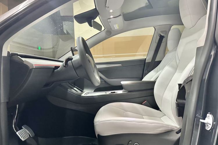 特斯拉 Model Y 2024款 后轮驱动版中控内饰19