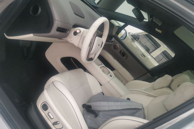 理想汽车 理想i6 2025款 两驱标准型中控内饰19