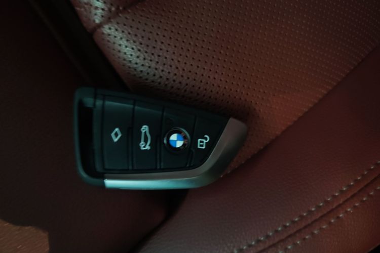 宝马3系 2022款 325Li M运动曜夜套装中控内饰11