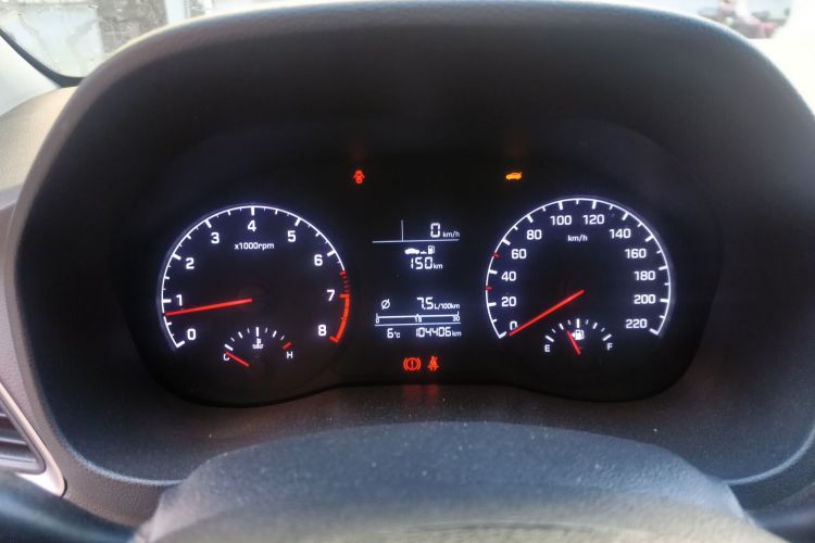 现代 悦纳 2016款 1.4L 手动炫酷版GLS中控内饰14