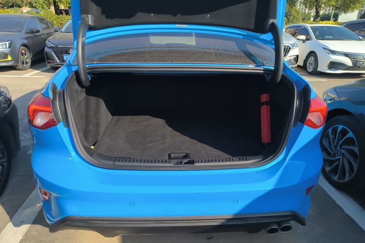 福特 福克斯 2022款 三厢 EcoBoost 180 自动ST Line机舱底盘23