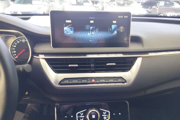 红旗H5 2022款 经典款 改款 1.5T DCT旗韵版中控内饰16