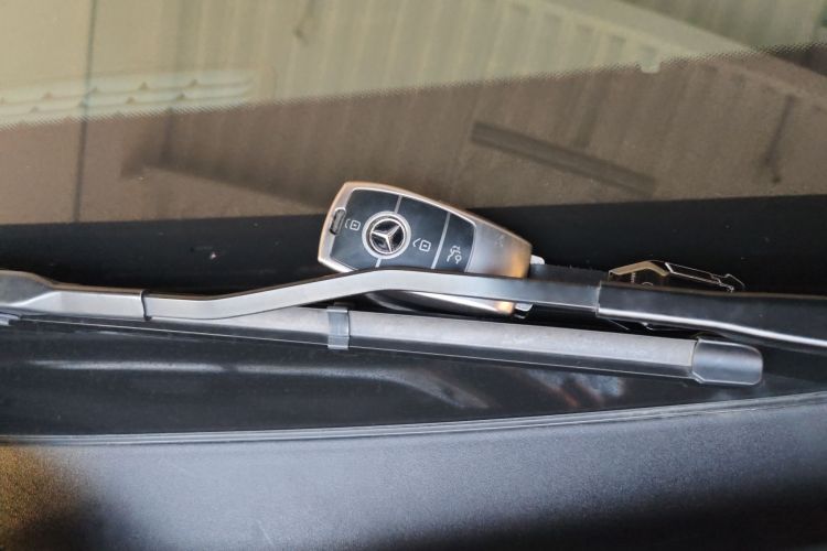 奔驰E级 2023款 E 260 L 4MATIC中控内饰11