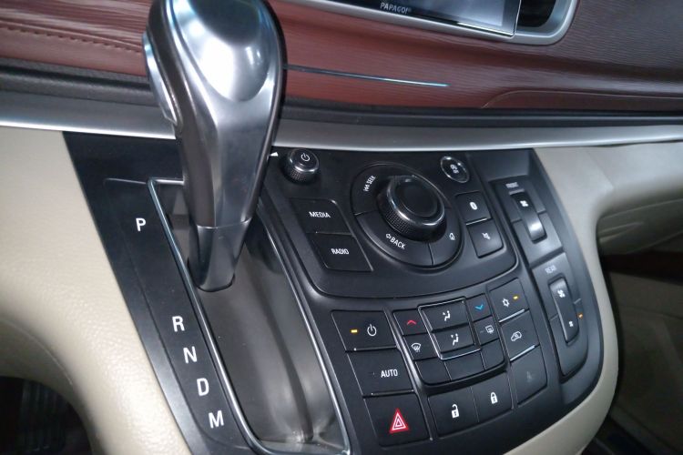 别克GL8 2018款 28T 豪华型 国VI中控内饰18