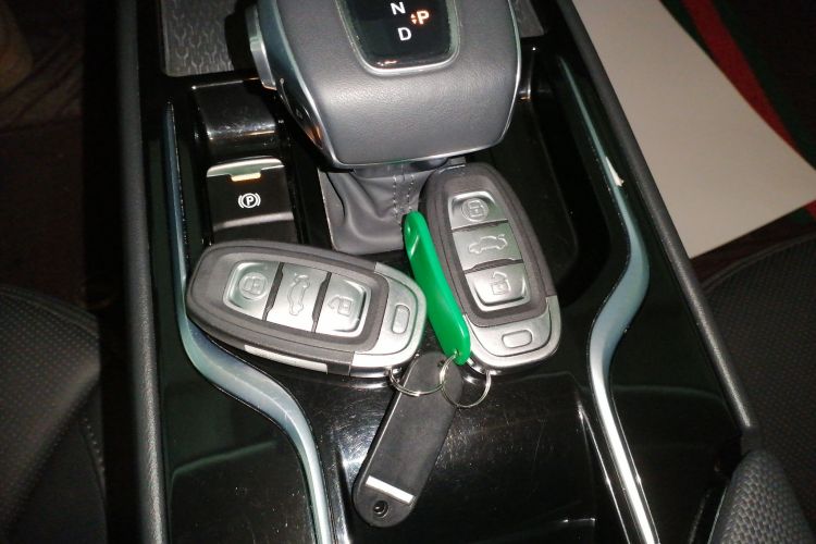 红旗E-QM5 2021款 网约充电 基础版 5座中控内饰7001