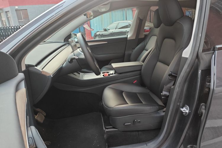 特斯拉 Model Y 2022款 改款 后轮驱动版中控内饰19