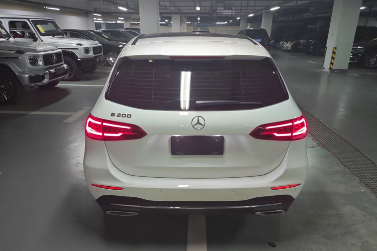 奔驰B级 2021款 B 200 动感型车身外观6