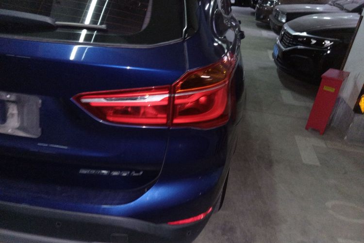 宝马X1 2019款 sDrive20Li 领先型车身外观6006