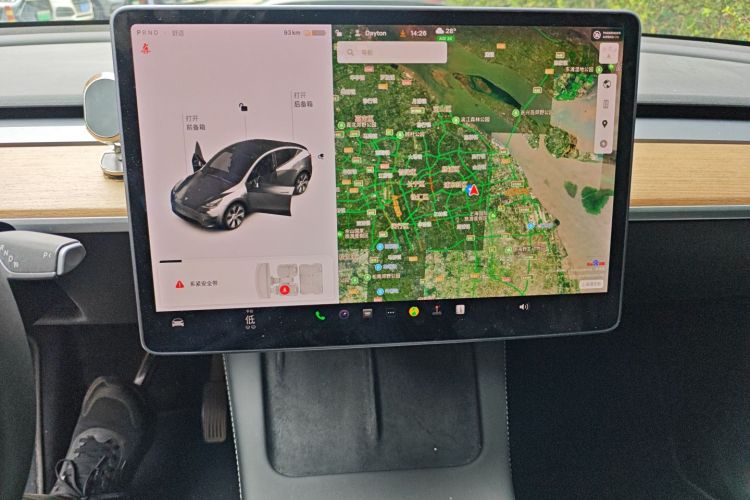 特斯拉 Model Y 2021款 长续航全轮驱动版中控内饰16