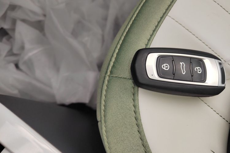 吉利银河 2025款 210km 熊猫骑士中控内饰11