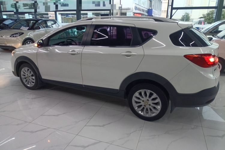 东风风神AX3 2016款 1.5L 手动尚酷型车身外观4