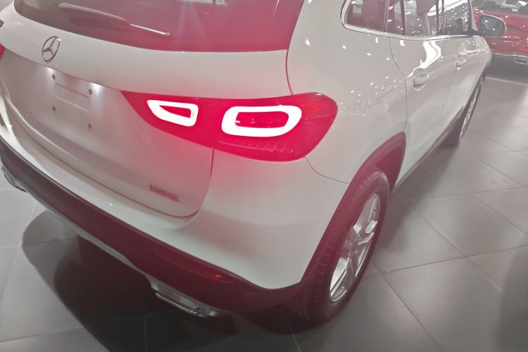 奔驰GLA 2023款 GLA 200车身外观9