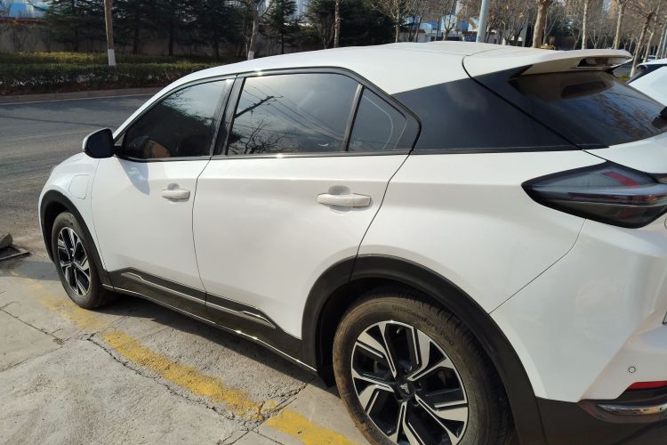 哪吒汽车 2023款 哪吒U-Ⅱ 挑战版 400 U秀 三元锂车身外观4