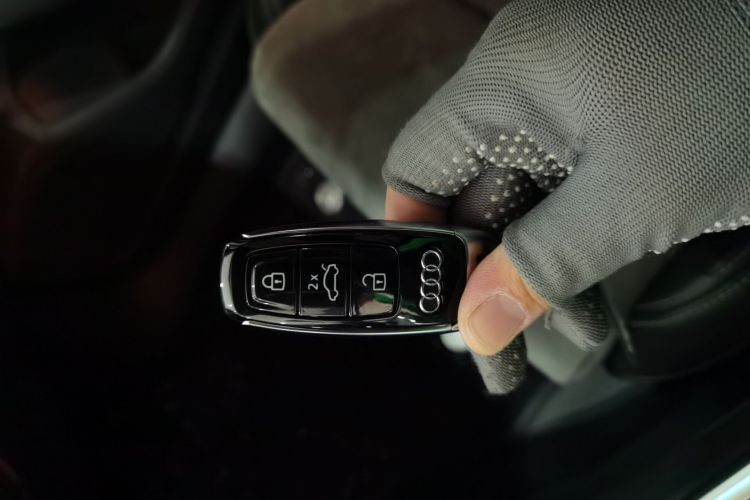 奥迪A6L 2024款 45 TFSI quattro 臻选动感型中控内饰11