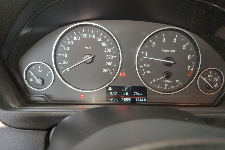 宝马3系 2016款 320i 时尚型局部细节14