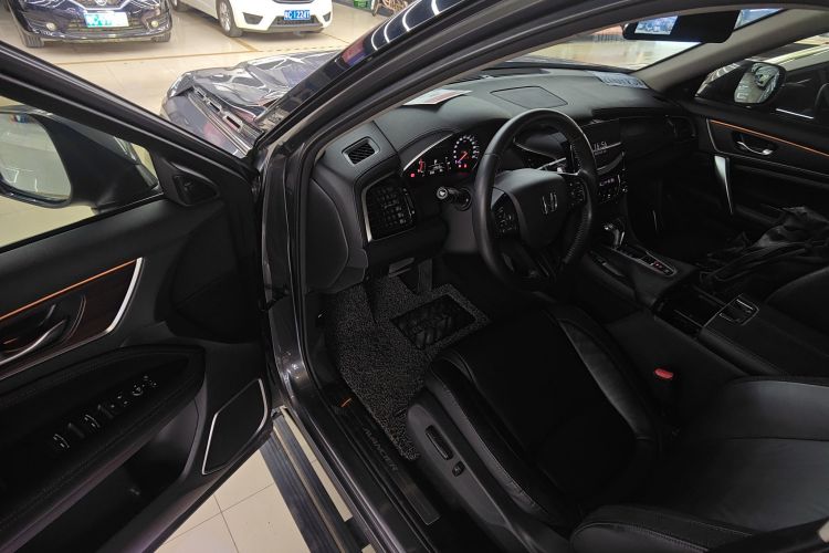 本田 冠道 2017款 240TURBO 两驱尊享版中控内饰20