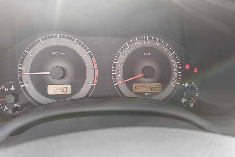 丰田 卡罗拉 2011款 1.6L 自动GL中控内饰14