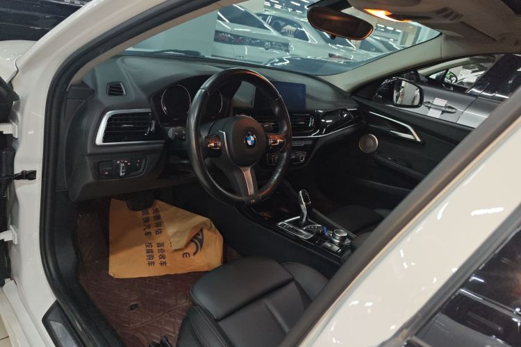 宝马1系 2021款 120i M运动曜夜版中控内饰7003