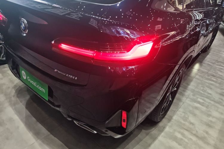 宝马X4 2022款 xDrive 25i M运动套装车身外观9