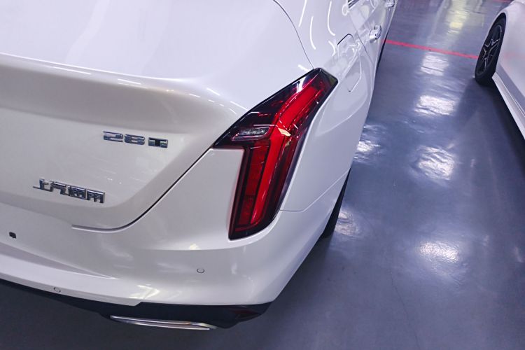 凯迪拉克CT4 2023款 28T 豪华型车身外观9