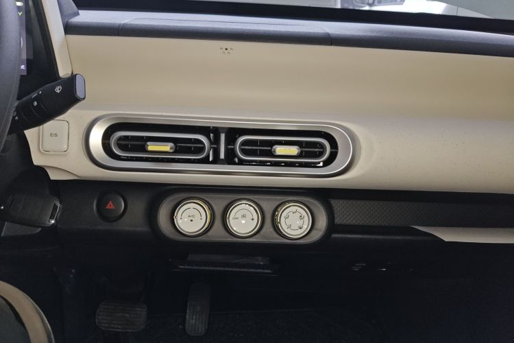 五菱汽车 宏光MINIEV 2024款 第三代 215km 青春版中控内饰16