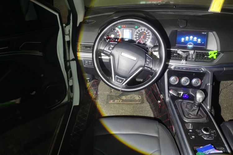 哈弗H6 2019款 运动版 1.5T 手动两驱精英型 国VI中控内饰13