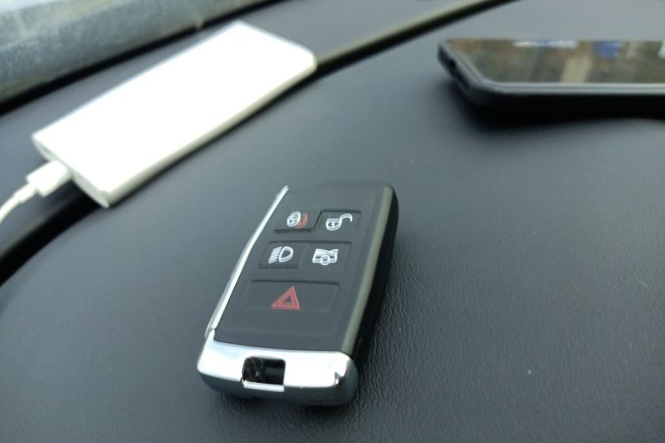 捷豹XFL 2022款 XFL 2.0T P200 两驱精英豪华版中控内饰7001