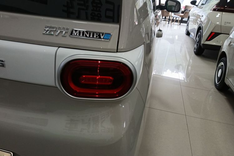 五菱汽车 宏光MINIEV 2024款 第三代 215km 青春版车身外观9