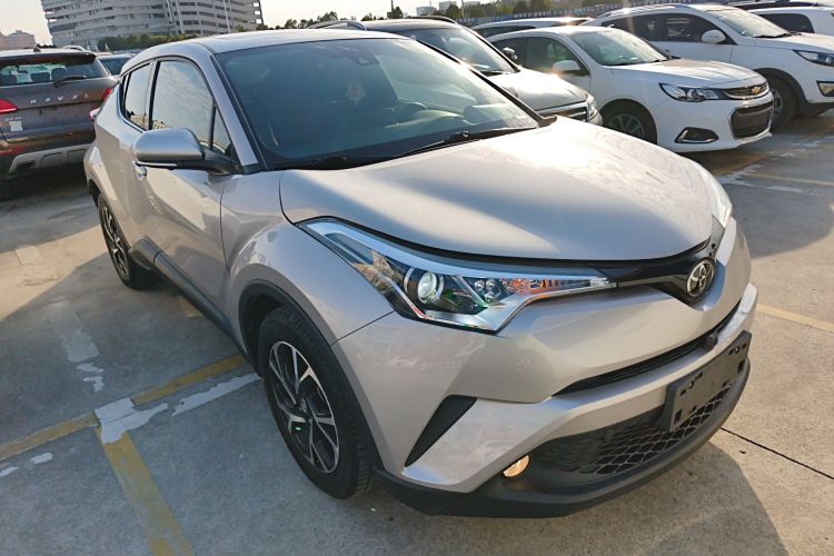 丰田C-HR 2020款 2.0L 领先版车身外观3