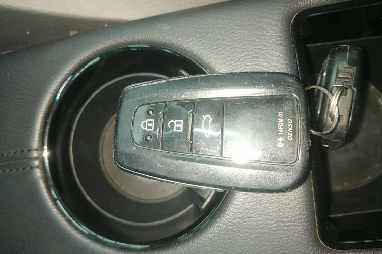 丰田 亚洲龙 2021款 2.5L 豪华版中控内饰7001