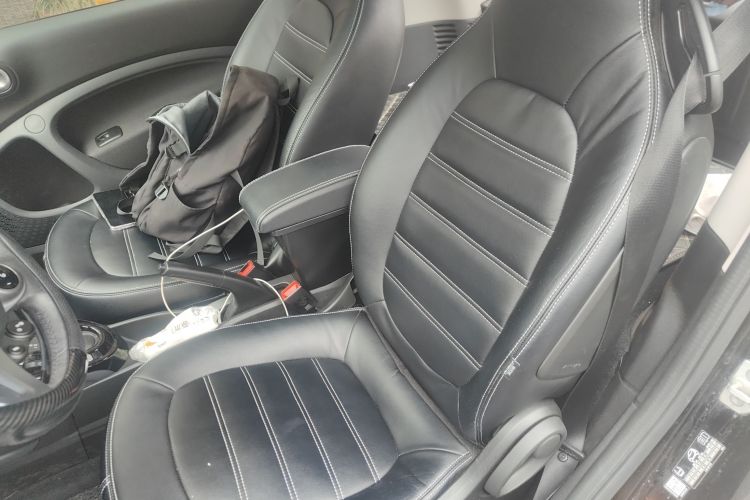 smart fortwo 2018款 0.9T 66千瓦硬顶先锋版 国V中控内饰21