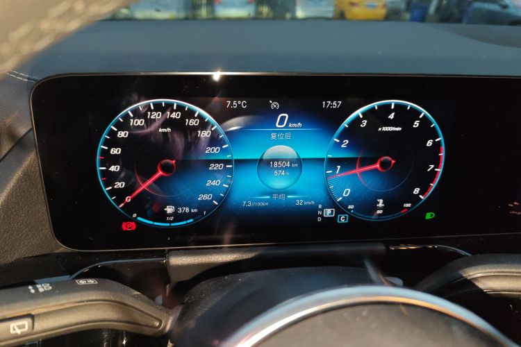 奔驰GLA 2020款 GLA 200中控内饰14