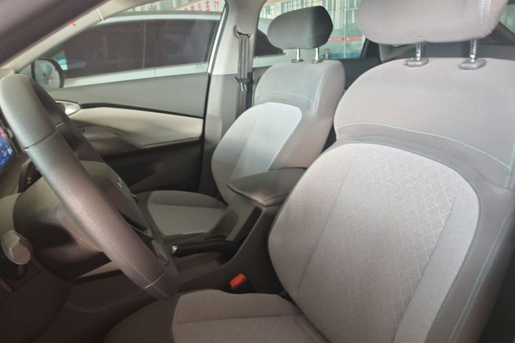 宝骏RC-5 2020款 1.5L 手动智耀精英型中控内饰19