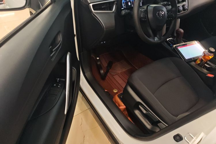 丰田 卡罗拉锐放 2023款 2.0L 先锋版中控内饰20