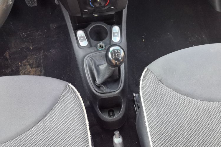 比亚迪F0 2015款 1.0L 铉酷型中控内饰18