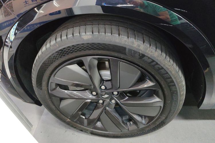 理想汽车 理想L9 2024款 Ultra车身外观6007