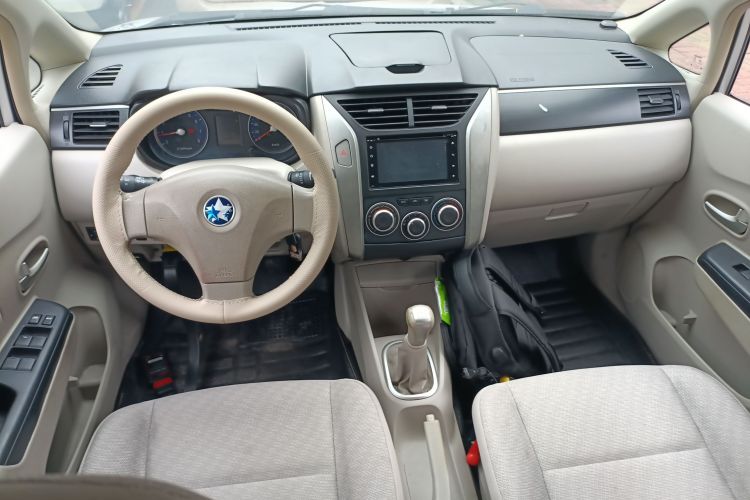 启辰D50 2015款 1.6L 手动时尚版中控内饰12