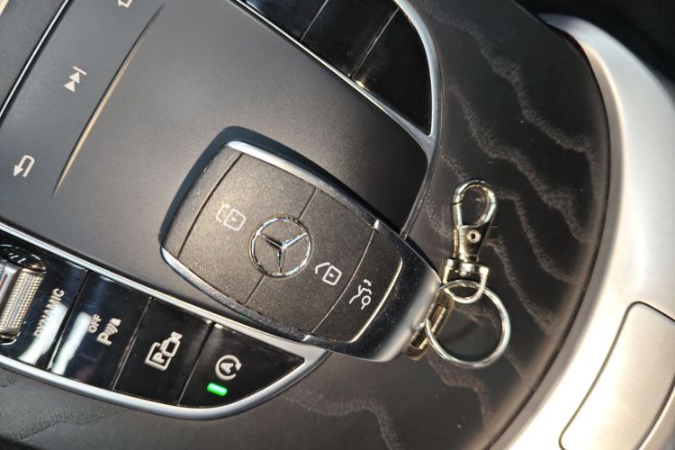 奔驰C级 2019款 C 180 L 时尚型运动版中控内饰11