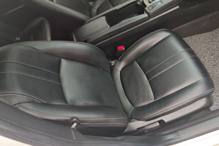 本田 思域 2021款 HATCHBACK 220TURBO CVT潮酷控局部细节41