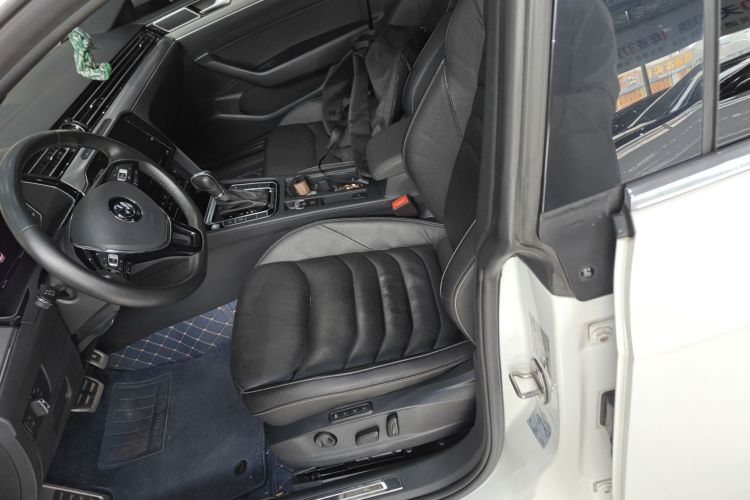 一汽-大众CC 2020款 330TSI 魅颜版 国VI中控内饰19