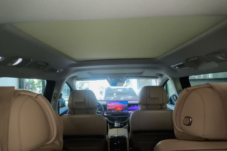 腾势D9 2022款 DM-i 1040 尊贵型中控内饰22