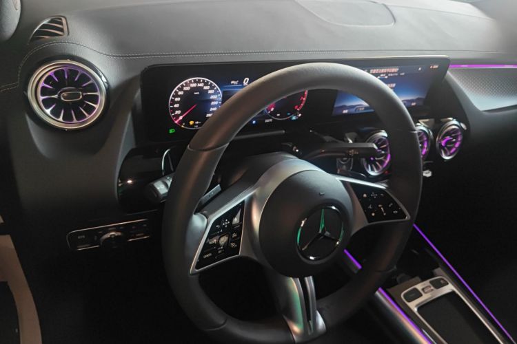 奔驰GLA 2025款 GLA 220中控内饰7002