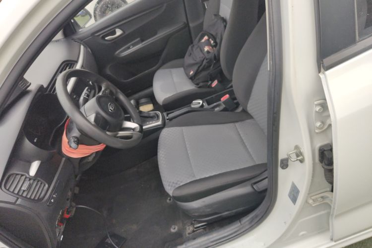 起亚K2 2017款 三厢 1.4L AT GLS中控内饰19