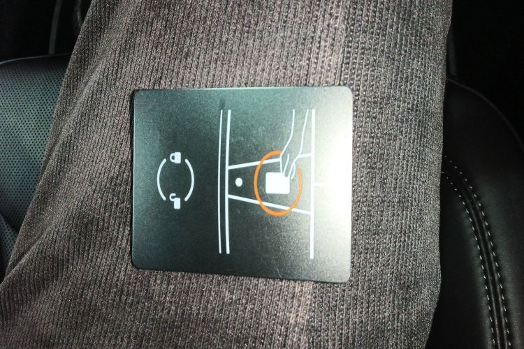 特斯拉 Model 3 2023款 后轮驱动版中控内饰11