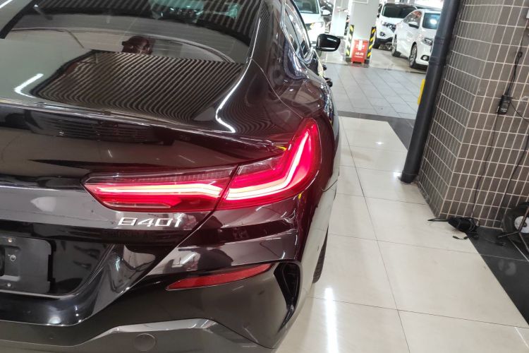 宝马8系 2022款 840i 四门轿跑车 M运动套装车身外观6001