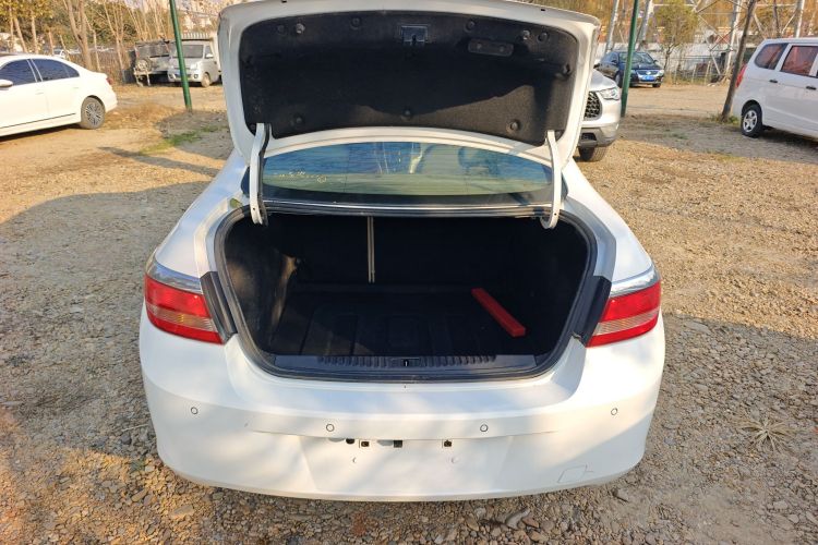 别克 英朗 2013款 GT 1.6L 手动进取版机舱底盘23