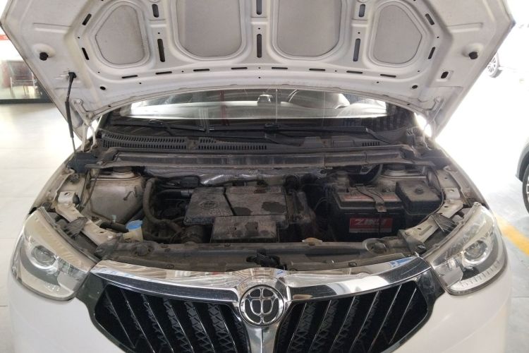 中华V3 2015款 1.5L 手动智能型机舱底盘24